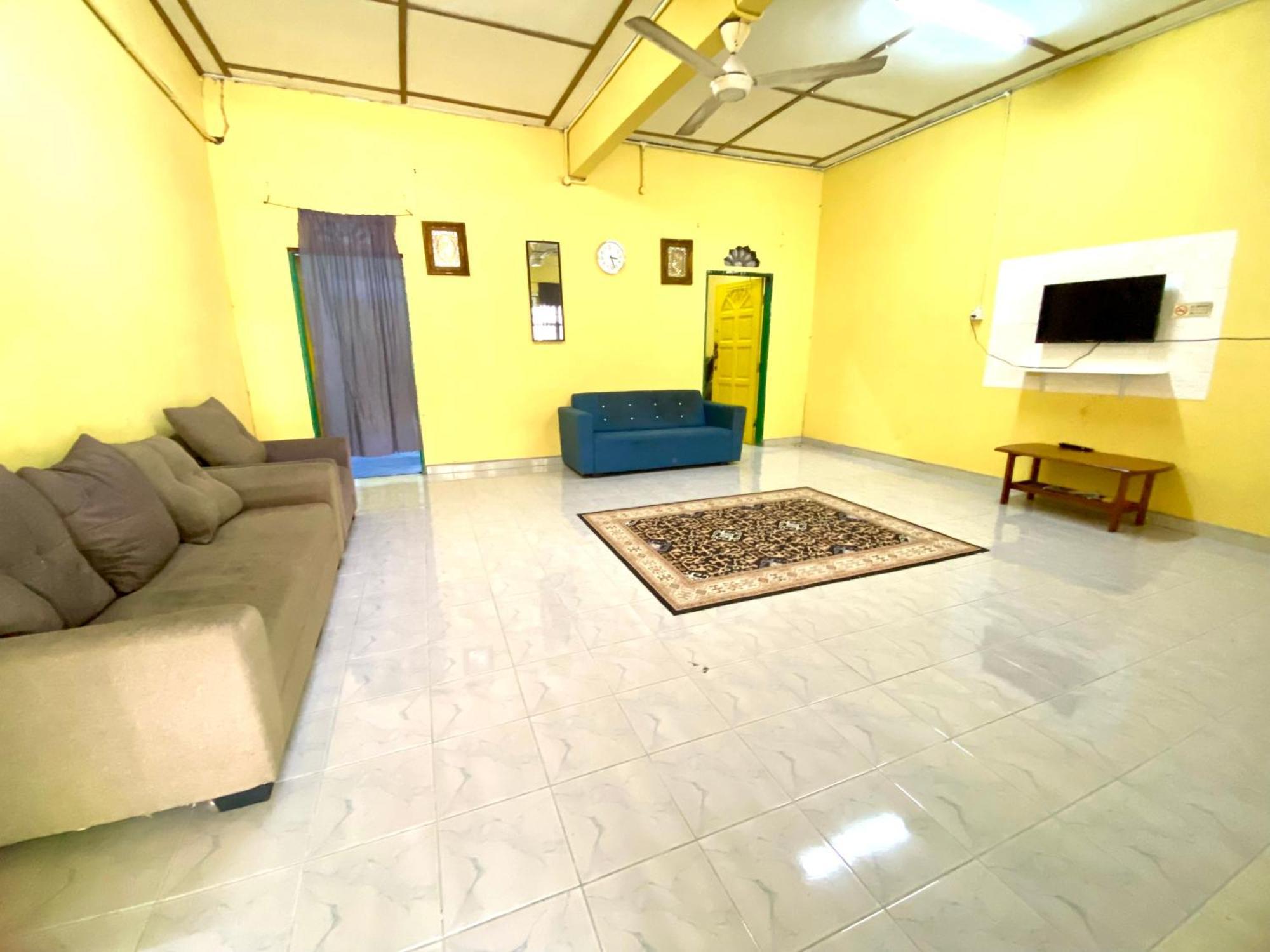 Umi Homestay Batu Buruk Куала-Тренгану Екстер'єр фото